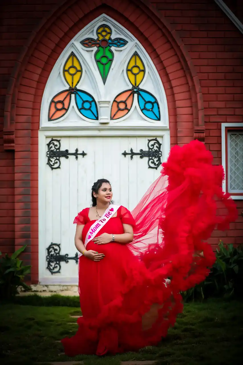 maternity photoshoot - Mom to be in red gown